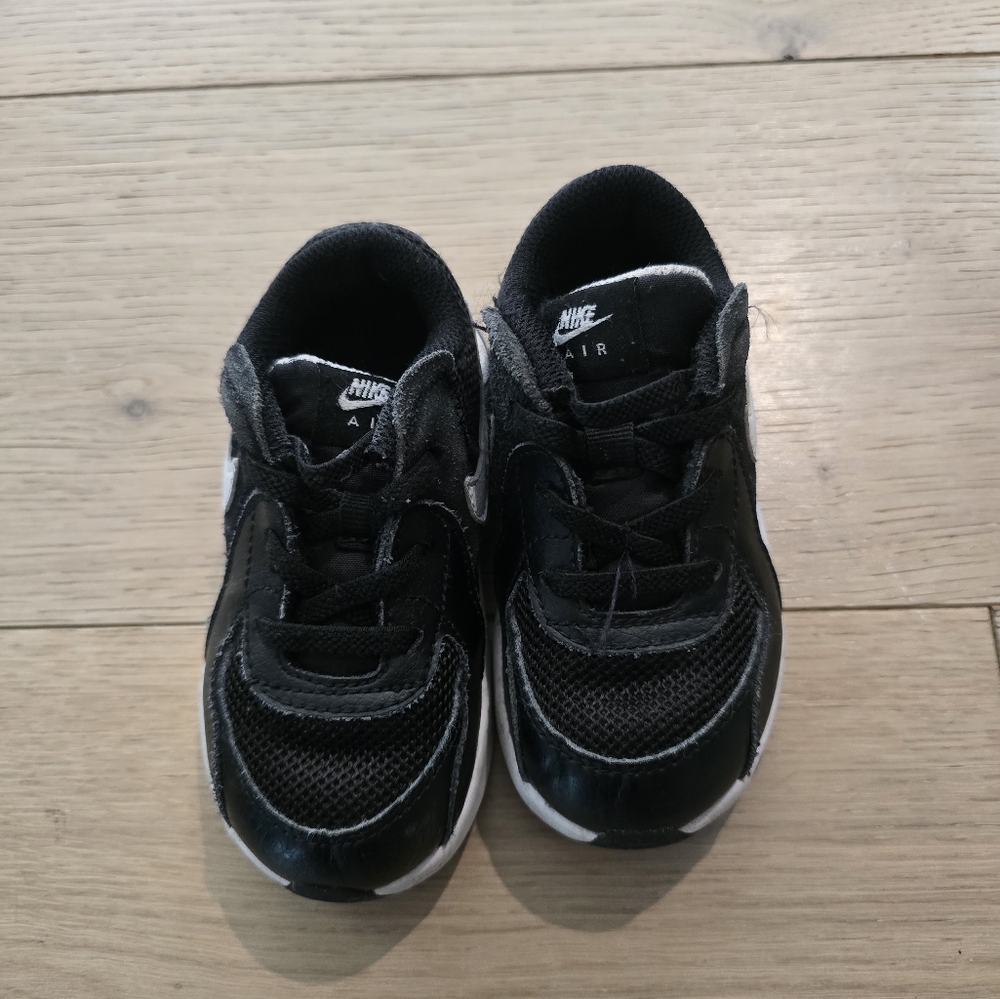 GUC Nike Sneakers 7c
